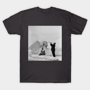 Black and White Photo of Louis Armstrong at the Egyptian Sphinx T-Shirt